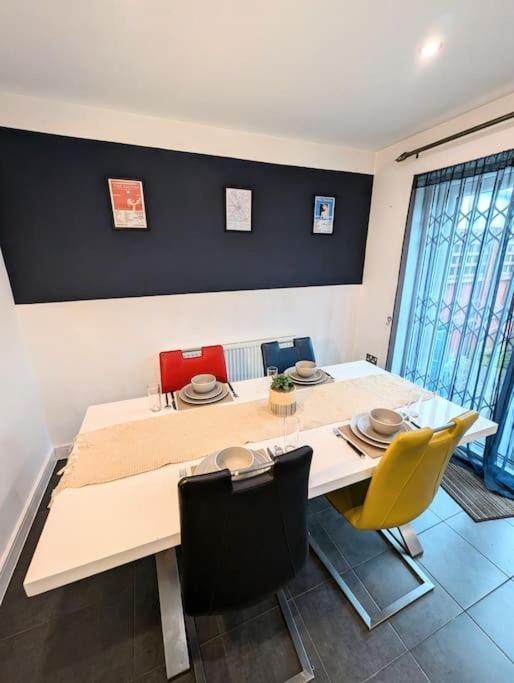 Modern Townhouse Near Coop Live Etihad Villa Manchester Buitenkant foto